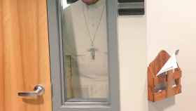 El papa castigado fuera de clase es la nueva atracción en las redes sociales