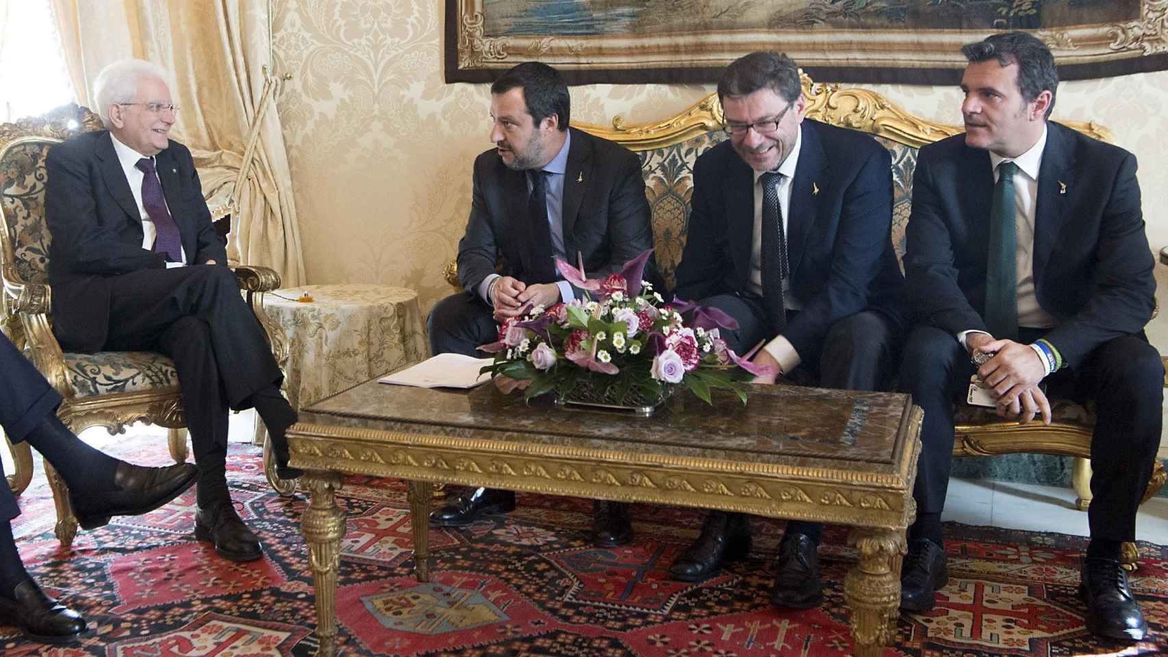 El presidente italiano, Segio Mattarella, durante su encuentro con Mateo Salvini, líder de la Liga.