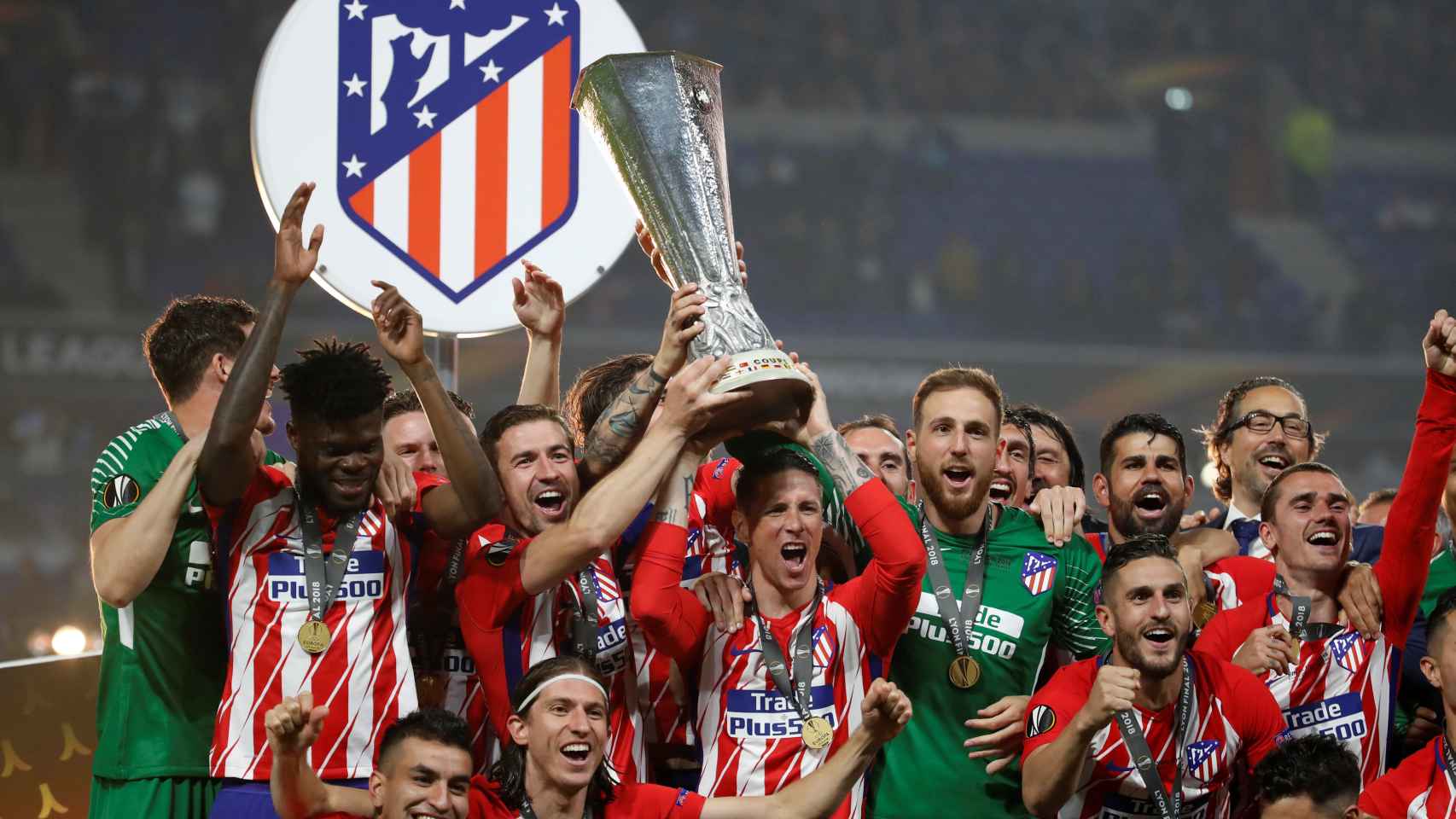 Fernando Torres levanta la Europa League.