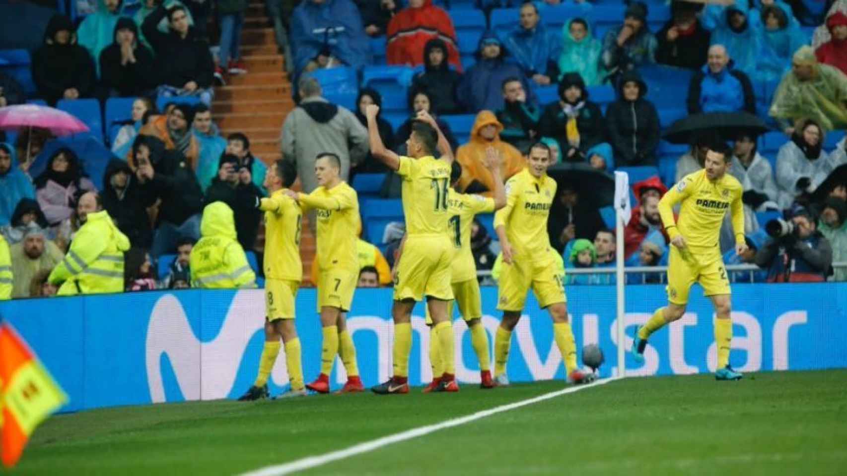El Villarreal celebrando el gol al Madrid. Foto: Manu Laya / El Bernabéu