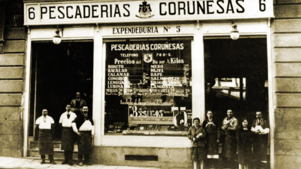 Pescaderías Coruñesas, en la calle Recoletos 12, en los años 50