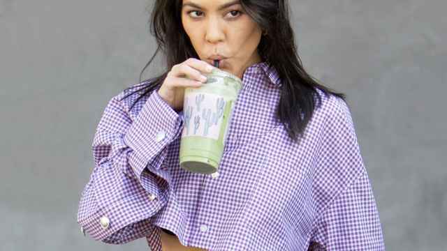 Las Kardashian toman sus suplementos de colágeno en el agua, batidos y café.