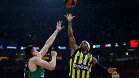 Ali Muhammed explotó en pleno último cuarto para dar el triunfo al Fenerbahçe.