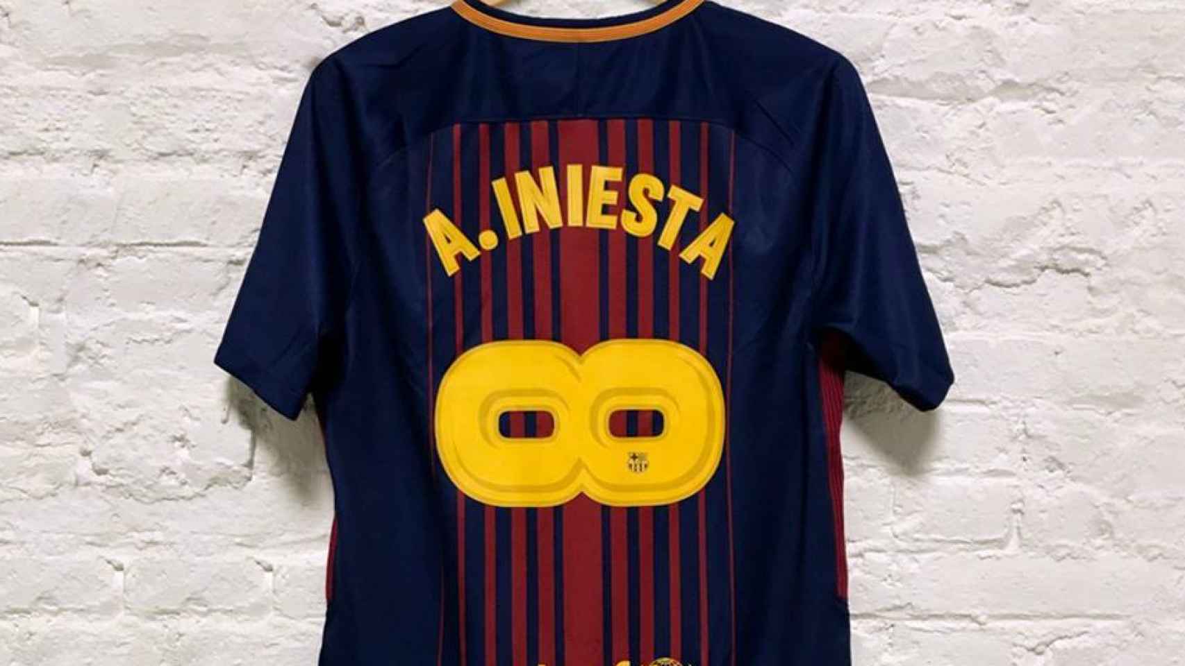 La camiseta especial de Andrés Iniesta.