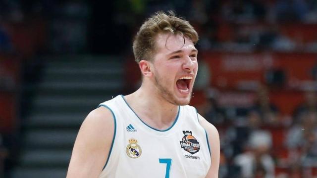 Luka Doncic celebrando una canasta