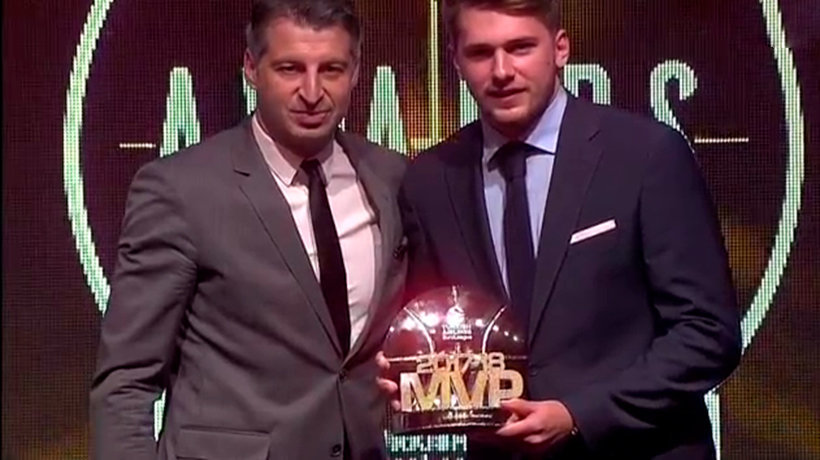 Doncic recibiendo el premio al MVP de la Euroliga 2017/2018
