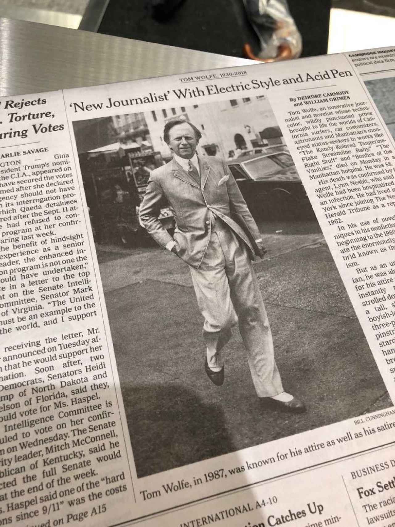 Tom Wolfe en la portada del New York Times fotografíado por Bill Cunningham