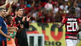 Vinicius Junior celebra un gol junto a sus compañeros. Foto: flamengo.com