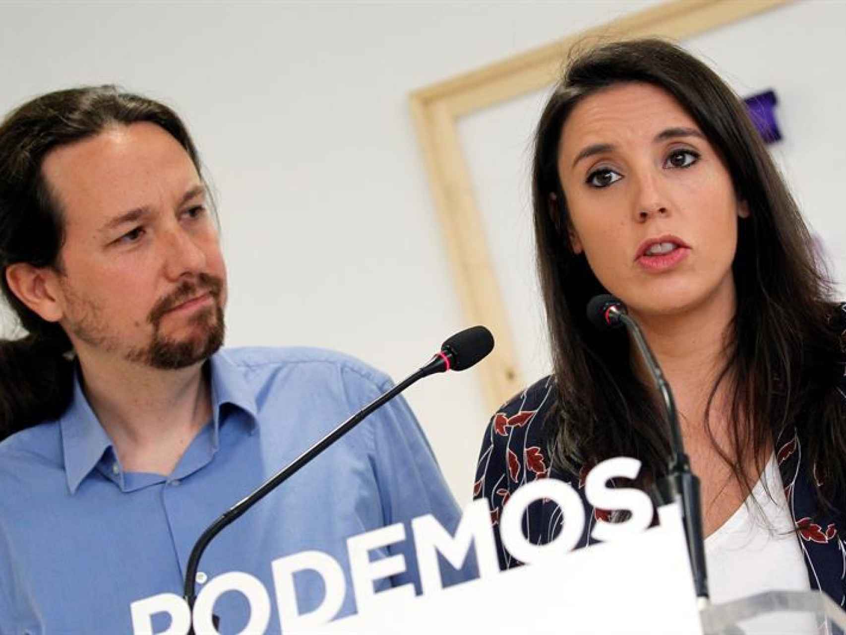 Pablo Iglesias e Irene Montero durante su comparecencia en rueda de prensa por la compra de su chalet.