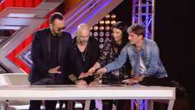 Telecinco quita 'Factor X' para enfrentar 'Supervivientes' a 'La catedral del mar'