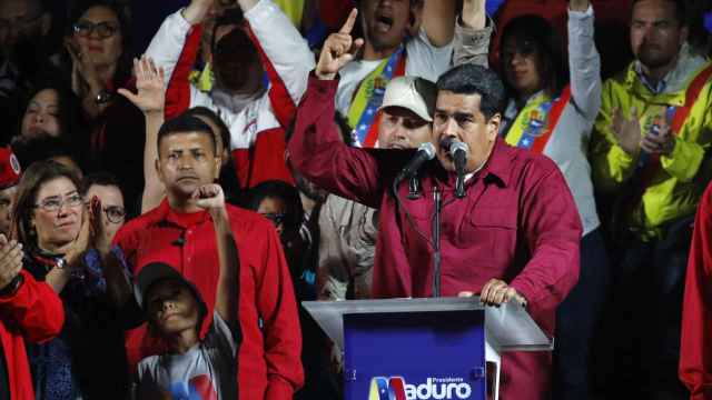 Maduro celebra su victoria en las presidenciales.