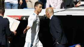 Cristiano Ronaldo saluda a Zidane. Foto: Pedro Rodríguez / El Bernabéu