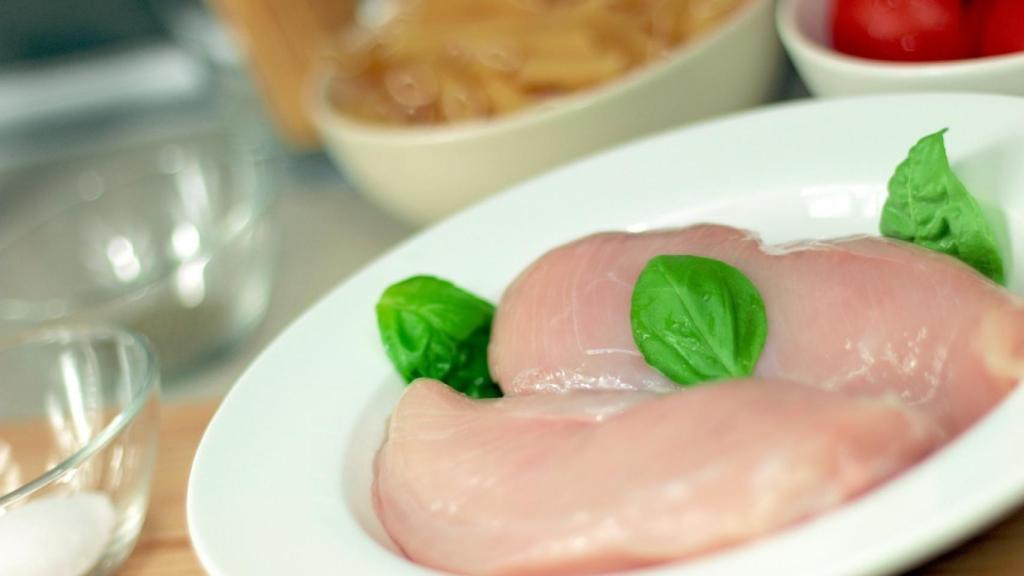 Las carnes blancas, como el pollo o el pavo, son aptas para dietas bajas en grasas.