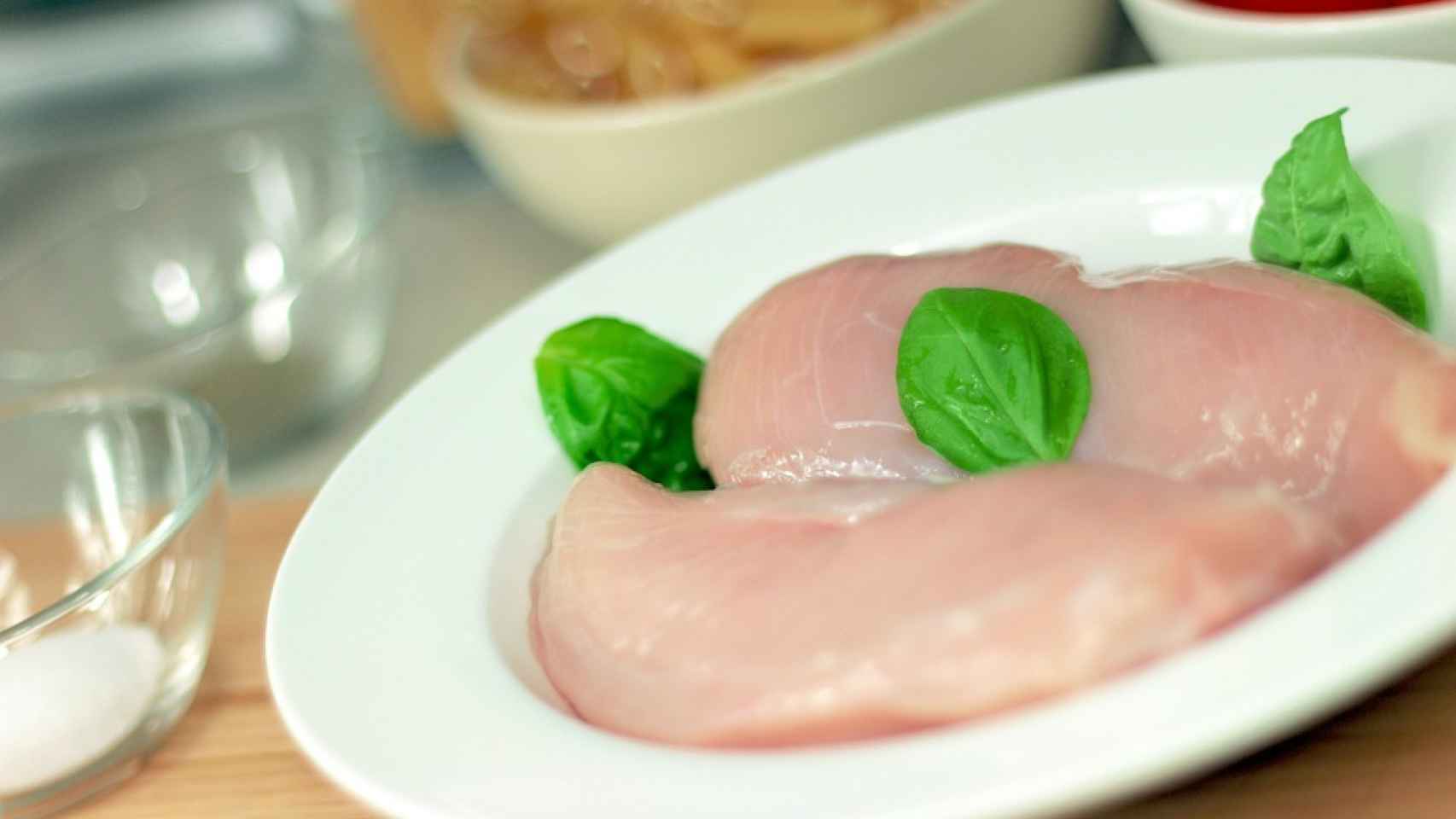 Las carnes blancas, como el pollo o el pavo, son aptas para dietas bajas en grasas.