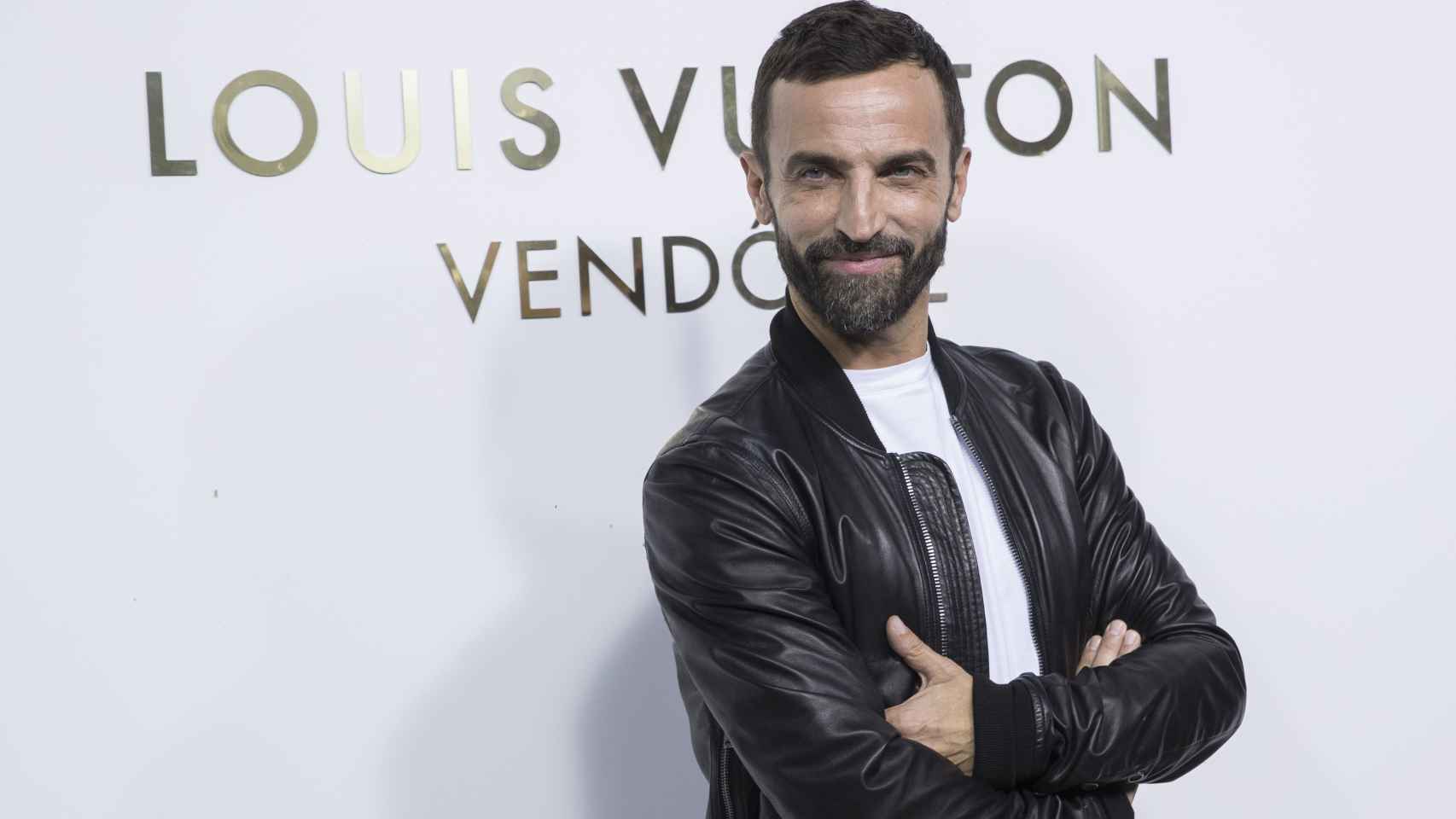 En todo el mundo Separación Norteamérica Louis Vuitton renueva su contrato con el diseñador Nicolas Ghesquière