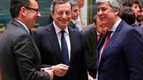 Escolano conversa con los presidentes del BCE, Mario Draghi, y del Eurogrupo, Mario Centeno