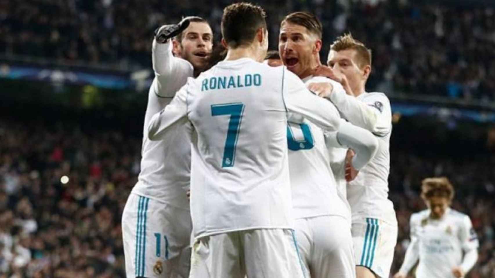 Los jugadores del Real Madrid celebran un gol en el Santiago Bernabéu.