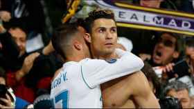 Lucas Vázquez abraza a Cristiano por el gol de la victoria contra la Juventus