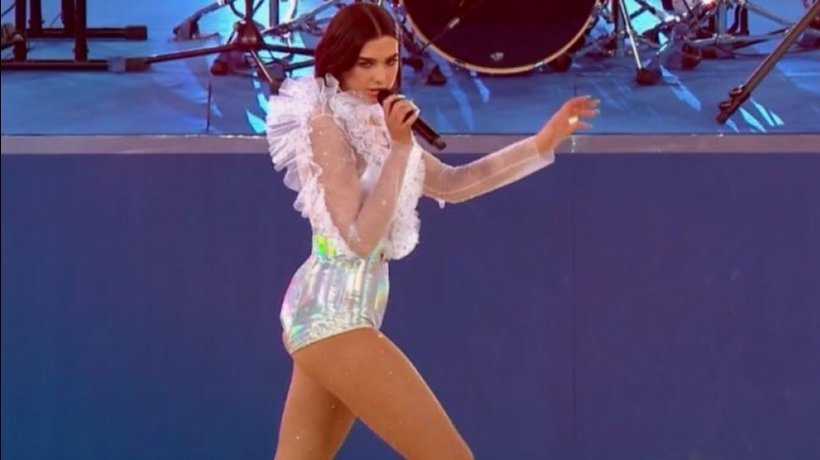 Dua Lipa, en su actuación previa a la final de Champions.