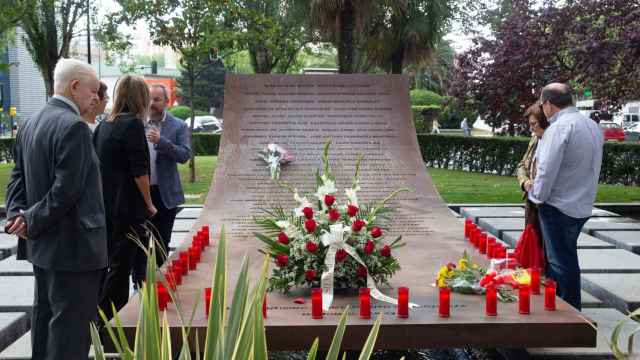 Homenaje a víctimas del YAK-42, en Zaragoza, con motivo del XV aniversario.