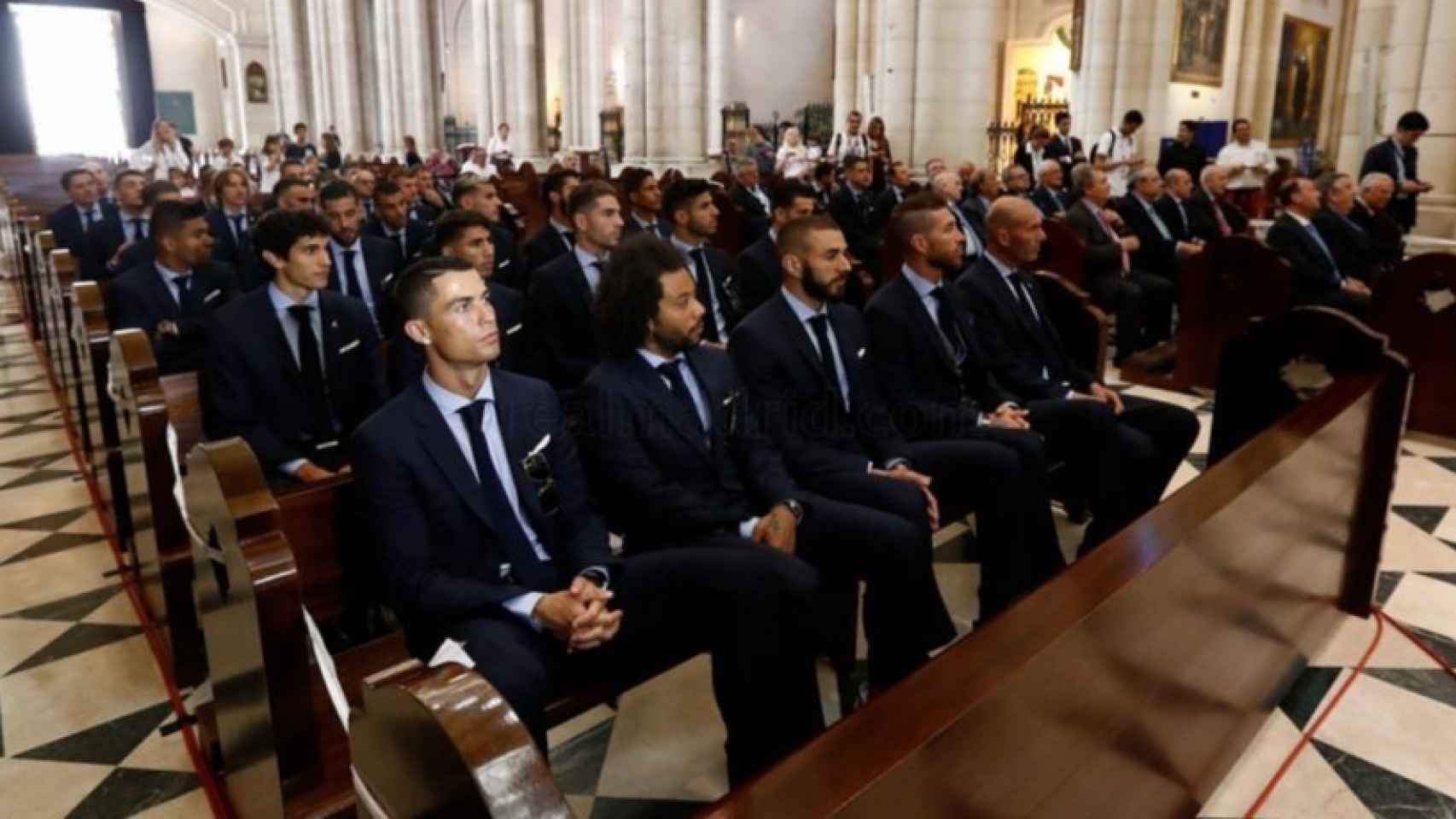 Los jugadores del Real Madrid en la catedral de la Almudena