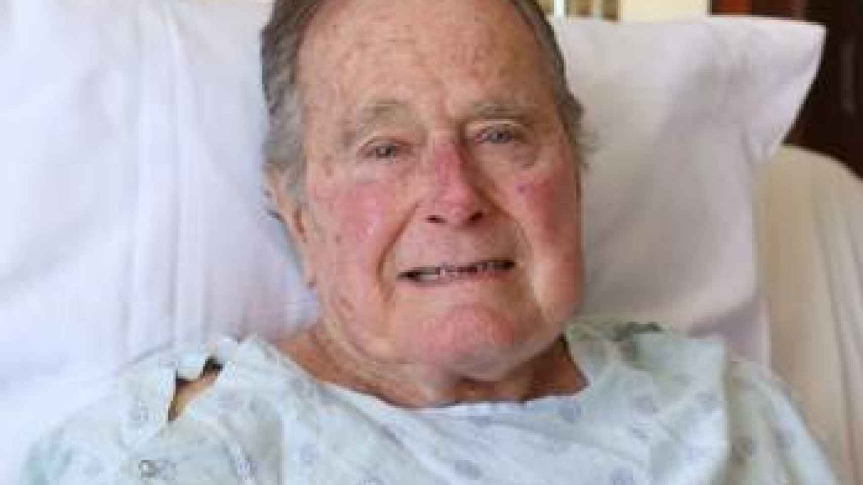 George Bush padre y su esposa Barbara, en el hospital, el pasado mes de enero.