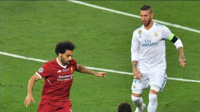 Salah y Sergio Ramos disputan un balón. Foto: Twitter (@championsleague).