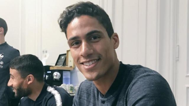 Varane, en la concentración de Francia. Foto: Twitter (@equipedefrance)