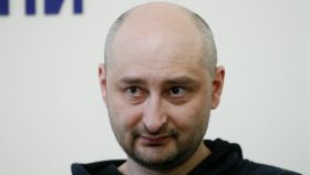 Arkady Babchenko, durante la rueda de prensa en Kiev.