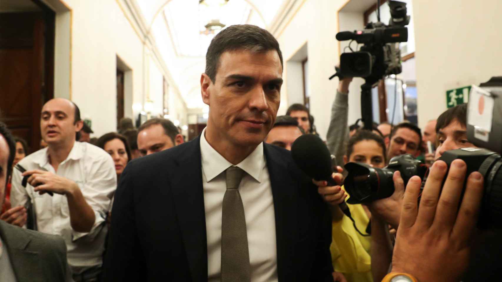 Pedro Sánchez, a la salida del salón de Plenos del Congreso.