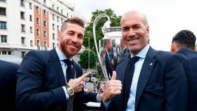 Zidane y Sergio Ramos, en el autobús de la celebración por la Decimotercera