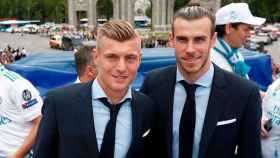 Gareth Bale y Toni Kroos, en Cibeles