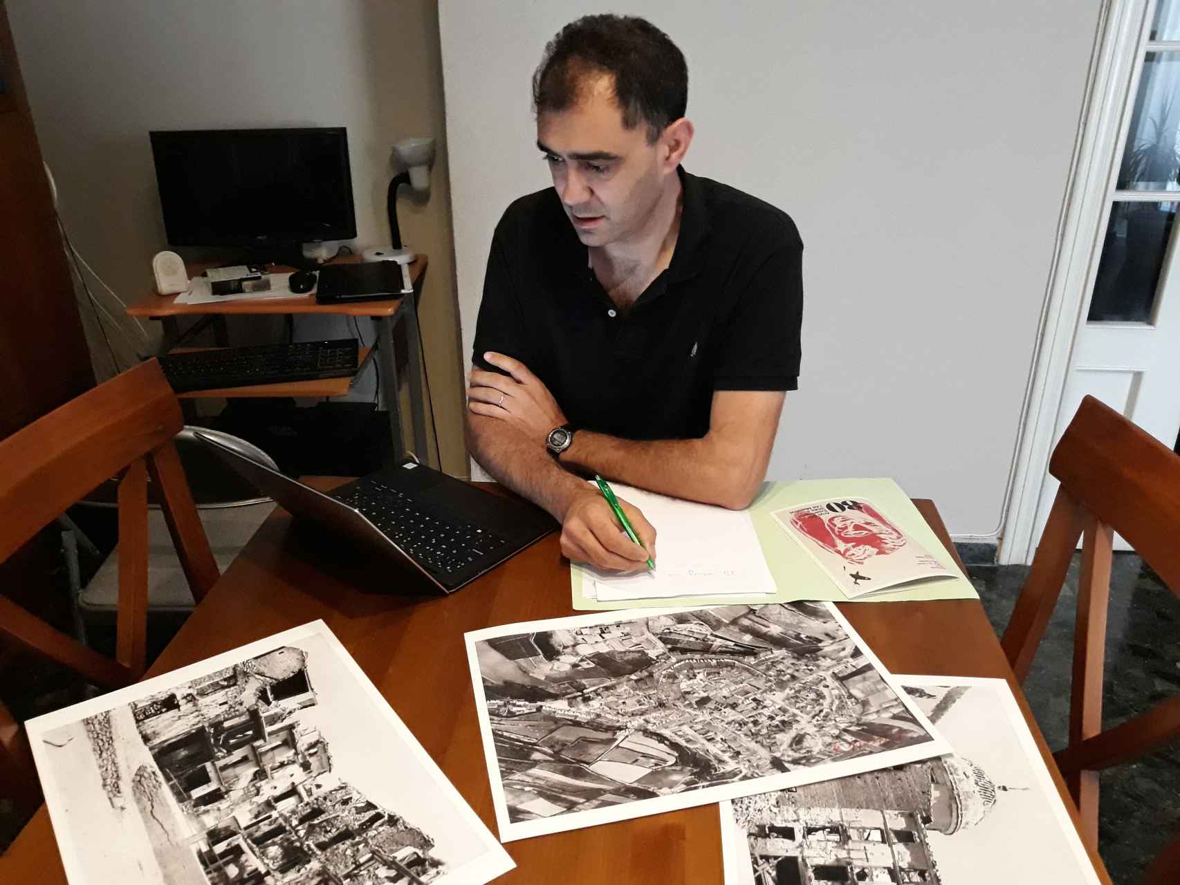 Óscar Vives, profesor de Física, ha reescrito la historia de su pueblo.