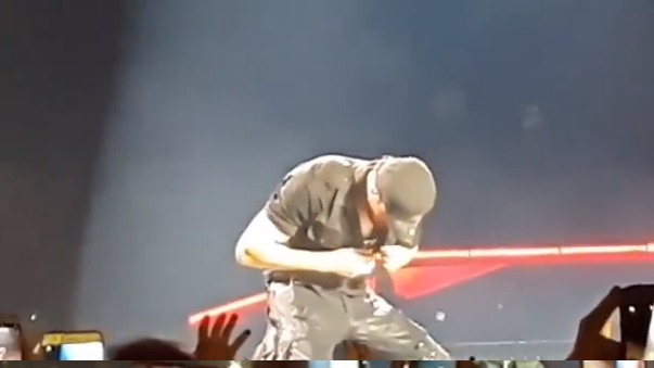 Enrique Iglesias se viste de Cristiano y grita 'siiiu' en su último concierto
