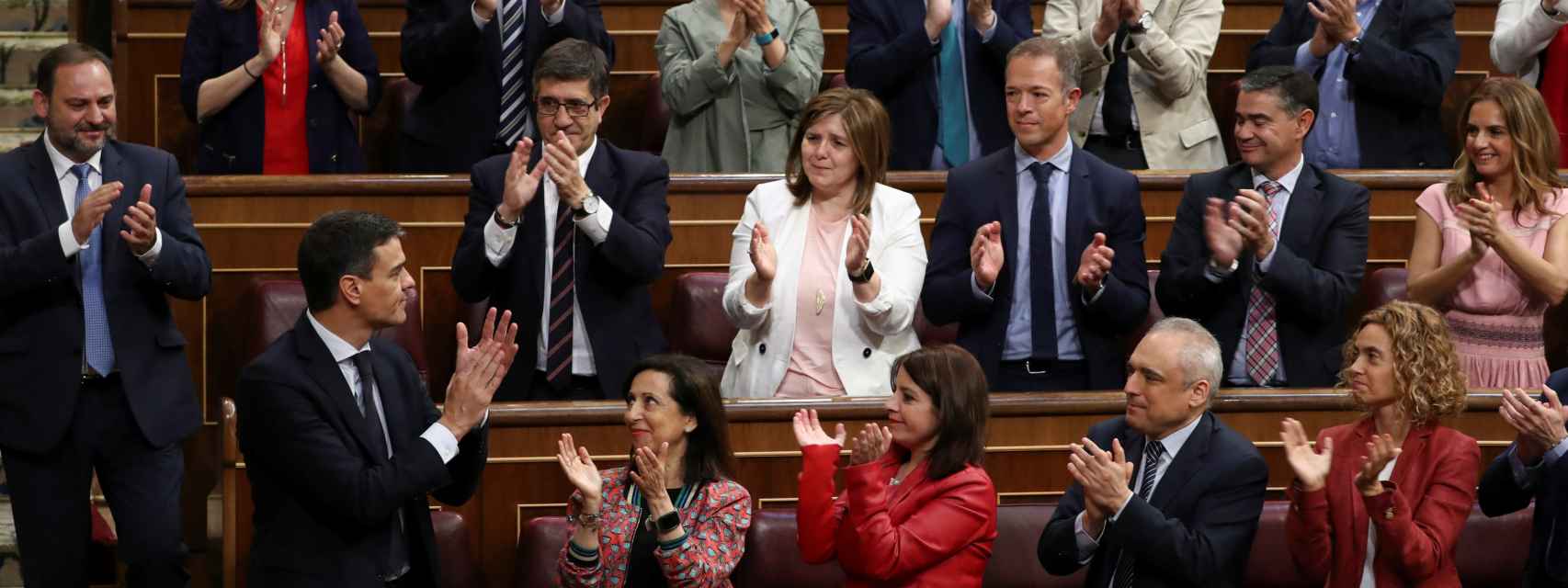 Sánchez, tras votarse sí a la moción de censura.