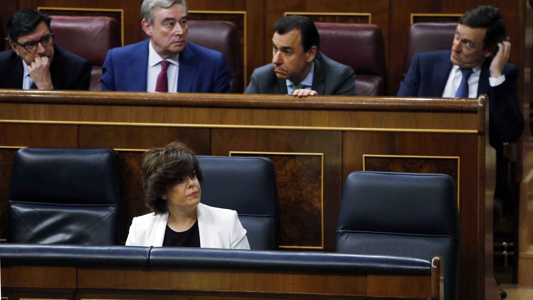 La vicepresidenta en funciones, Soraya Sáenz de Santamaría, este viernes en el Parlamento.