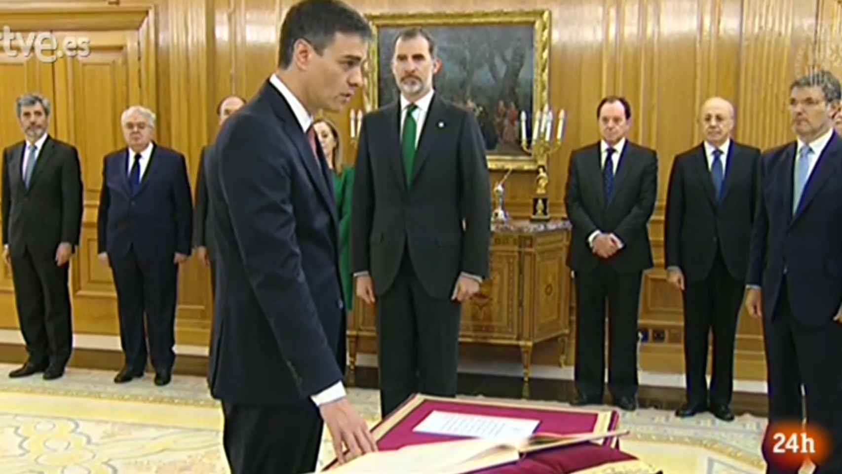 Pedro Sánchez en el momento de tomar posesión de su cargo.