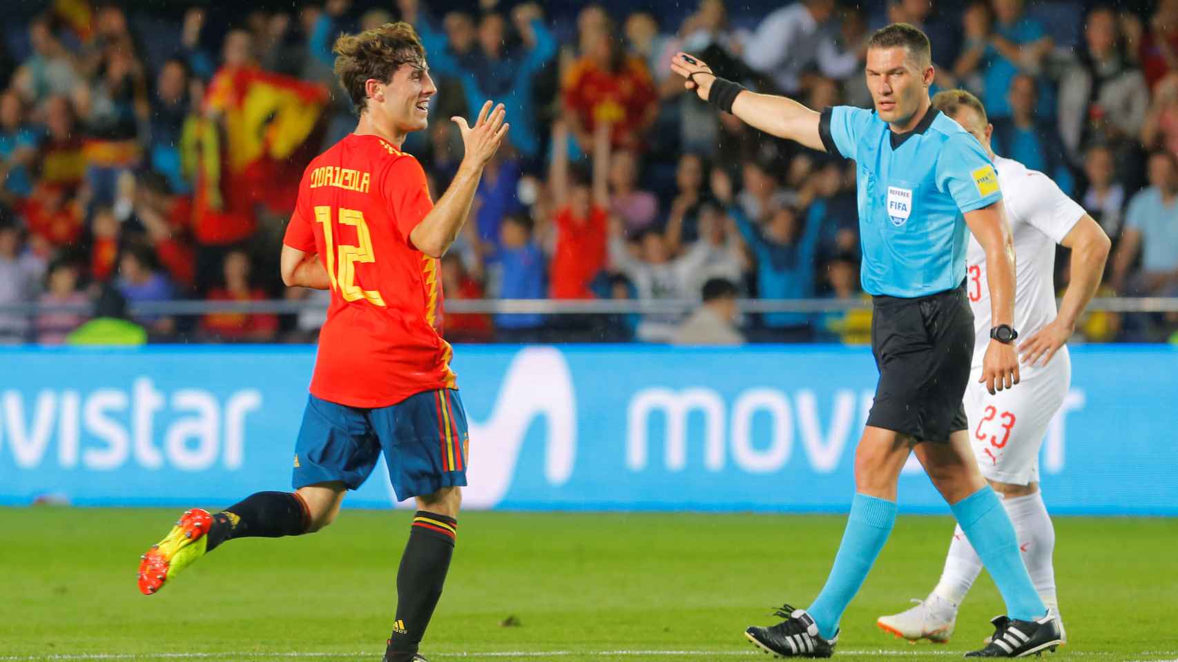 Odriozola celebra su gol ante Suiza, el primero con España.