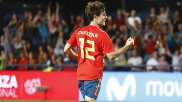 Odriozola celebra un gol con la Selección. Foto: Twitter (@SeFutbol)