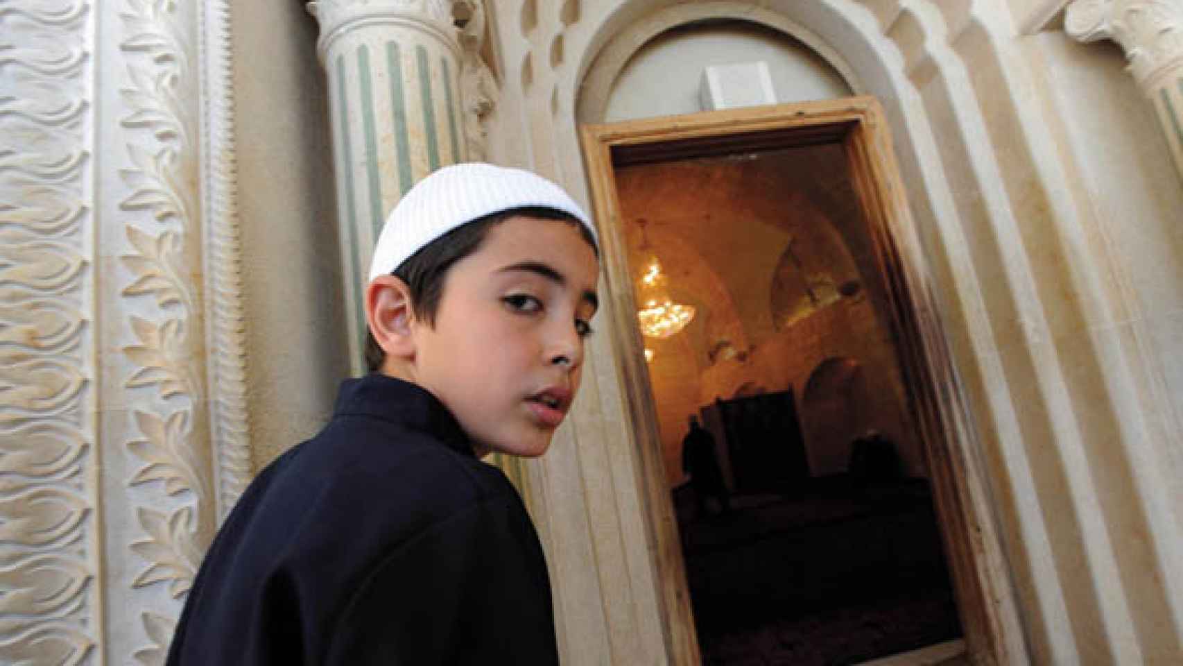 Un niño druso en una foto de archivo