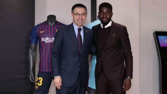 Bartomeu y Umtiti durante su renovación con el Barcelona. Foto: Twitter (@FCBarcelona_es)