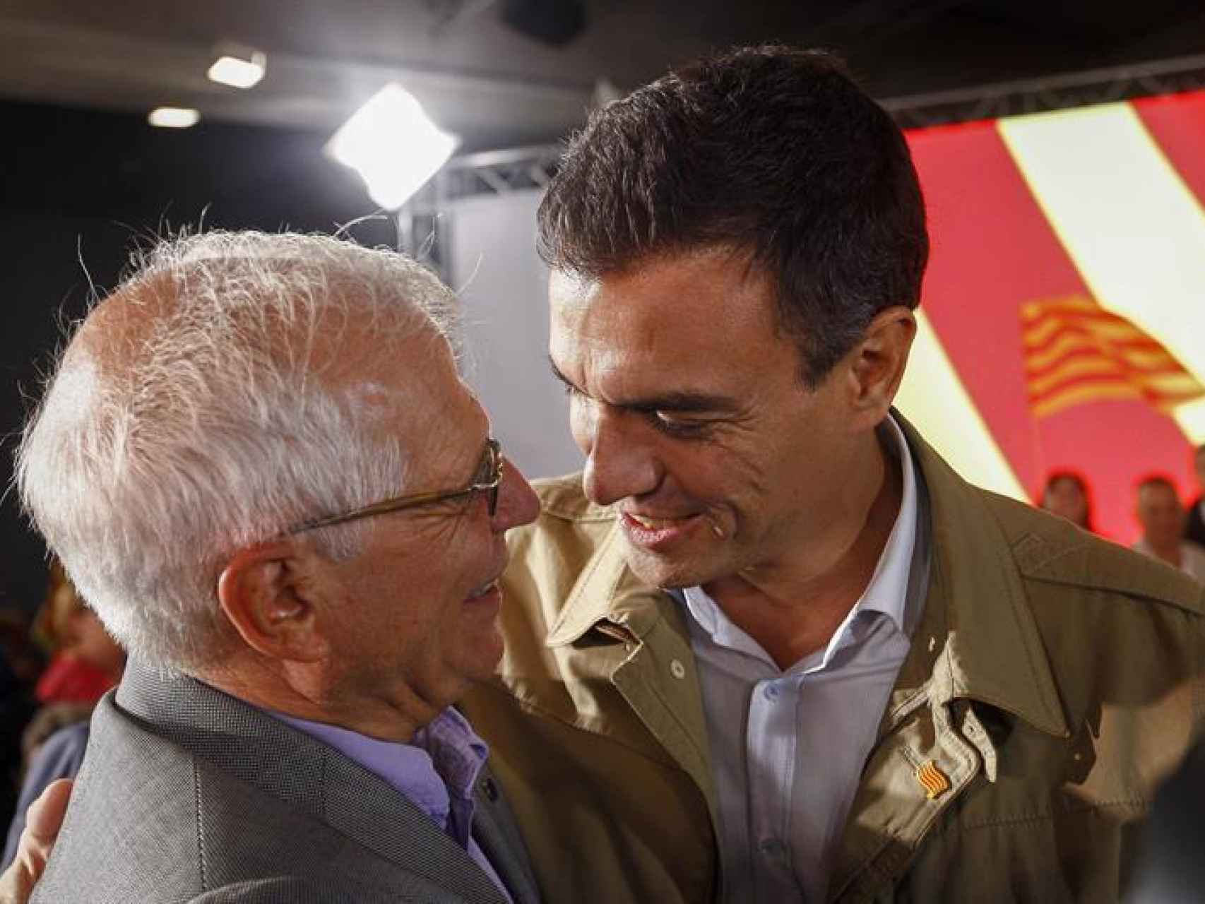 Josep Borrell junto a Pedro Sánchez, próximo ministro de Asuntos Exteriores.