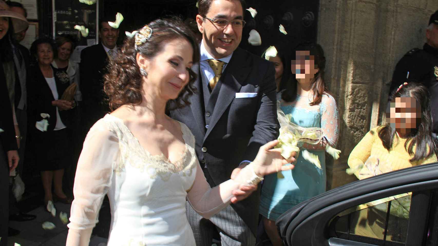 La jueza Alaya cuando renovó sus votos junto a su marido.