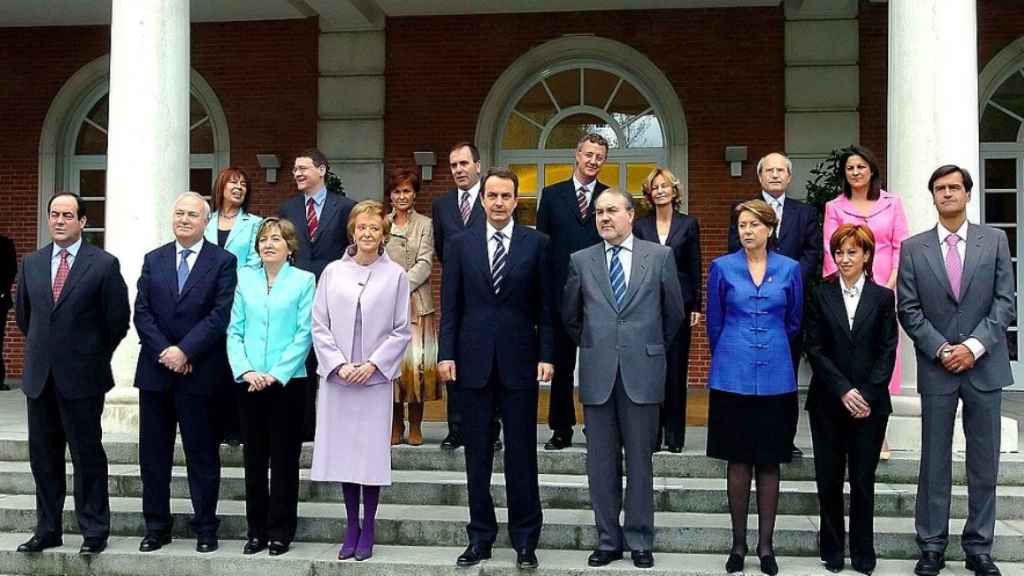 Imagen del primer Gobierno de Zapatero, en 2004, el primero paritario de la historia.