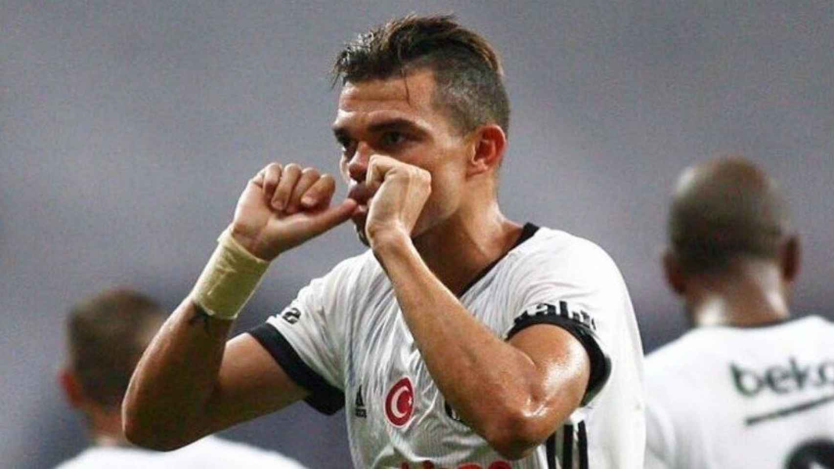 Pepe celebra un gol en el Besiktas. Foto. (@official_pepe)