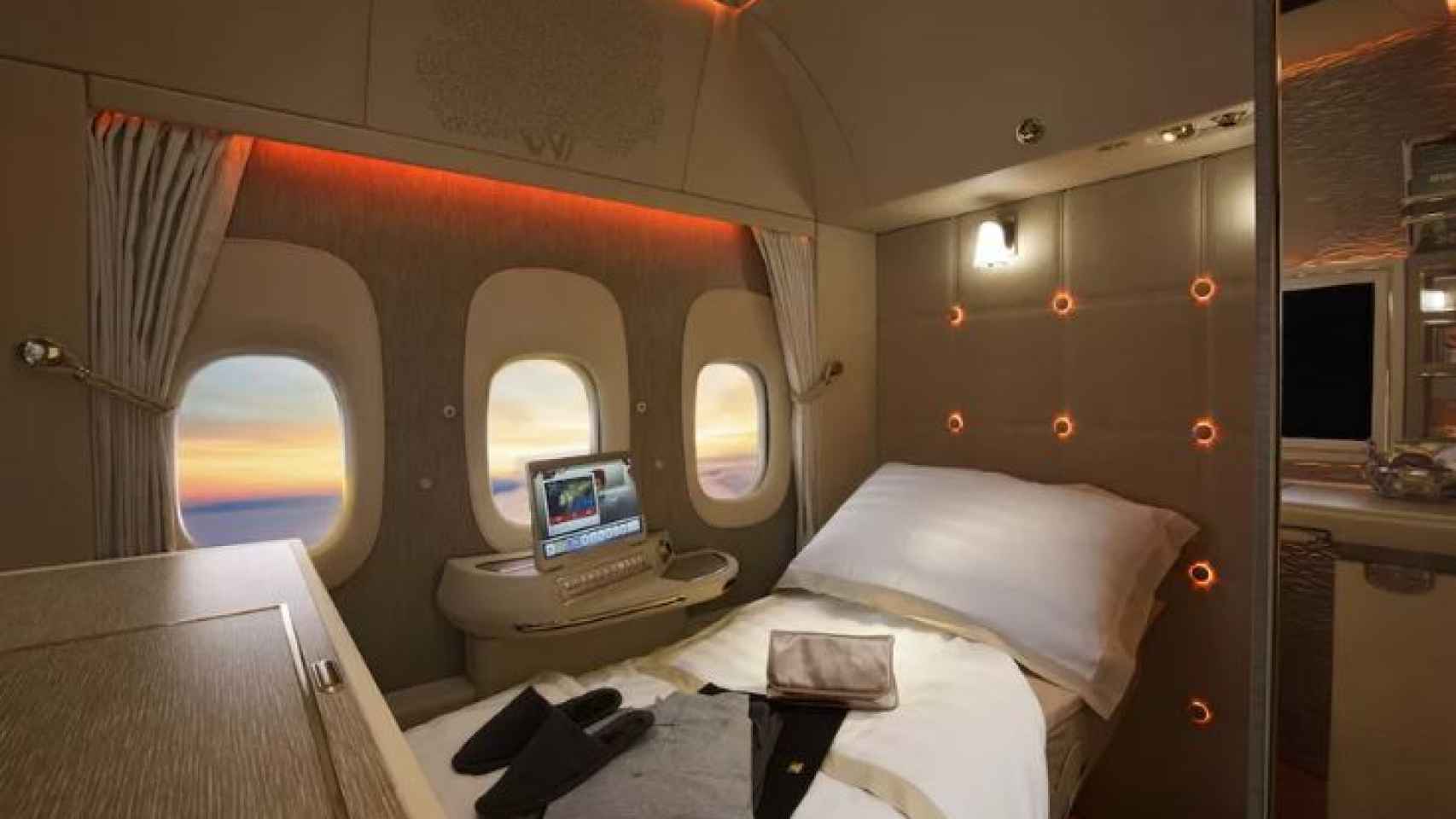 Una suite en un Boeing 777 de Emirates equipada con ventanillas virtuales.