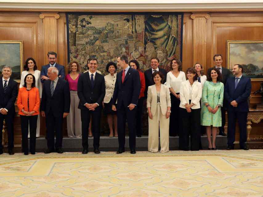 El nuevo Gobierno de Pedro Sánchez tras tomar posesión de sus cargos en la Zarzuela.