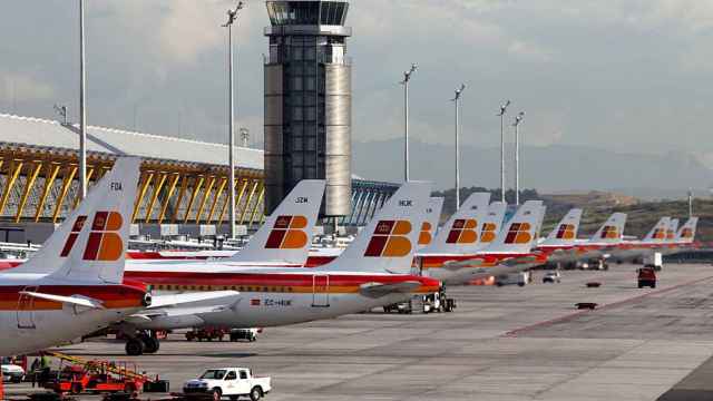 Aviones de Iberia Express en el aeropuerto de Barajas, en una imagen de archivo.