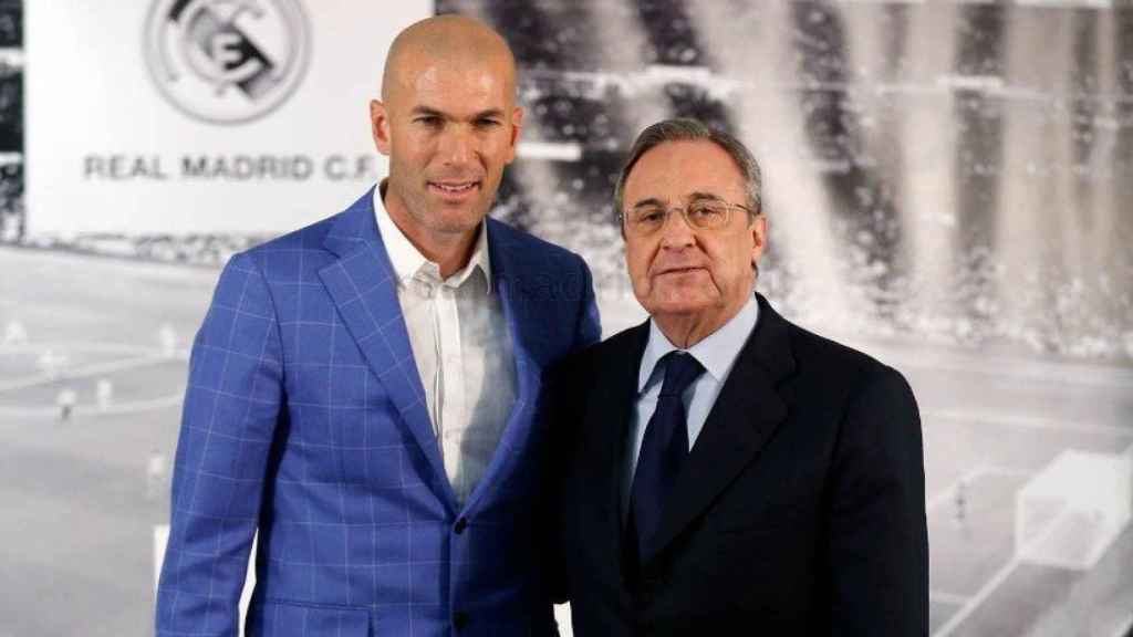 Zidane y Florentino Pérez durante la presentación del francés