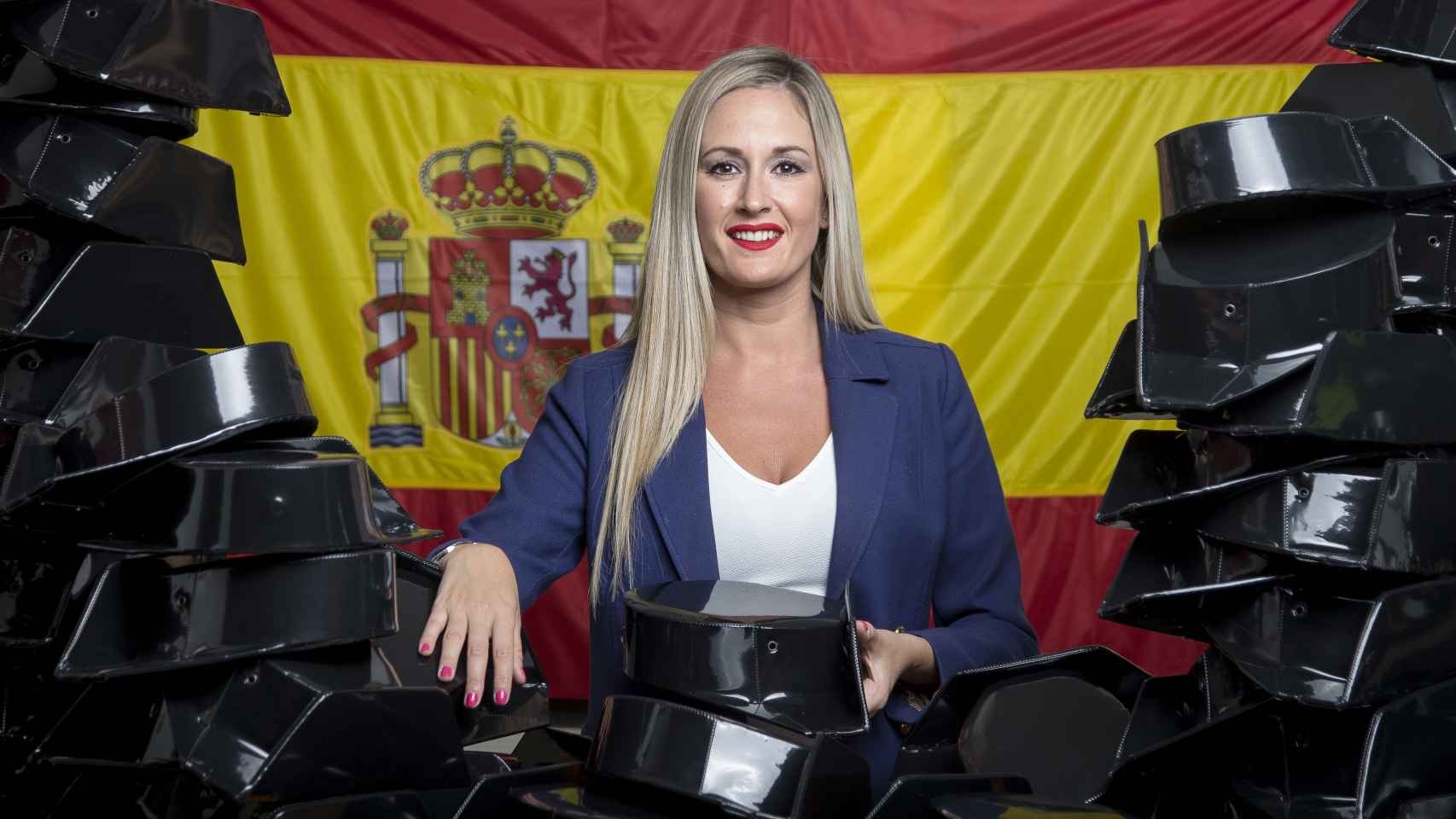 María del Carmen Pérez Moya, 30 años y el futuro de Manufacturas Moya, empresa que fabrica tricornios para la Guardia Civil desde 1912.